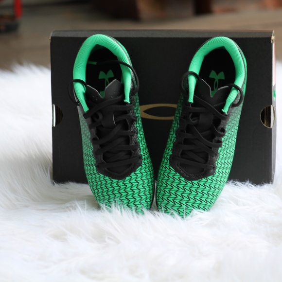 Boys Under Armour Soccer Cleats - Picture 4 of 7